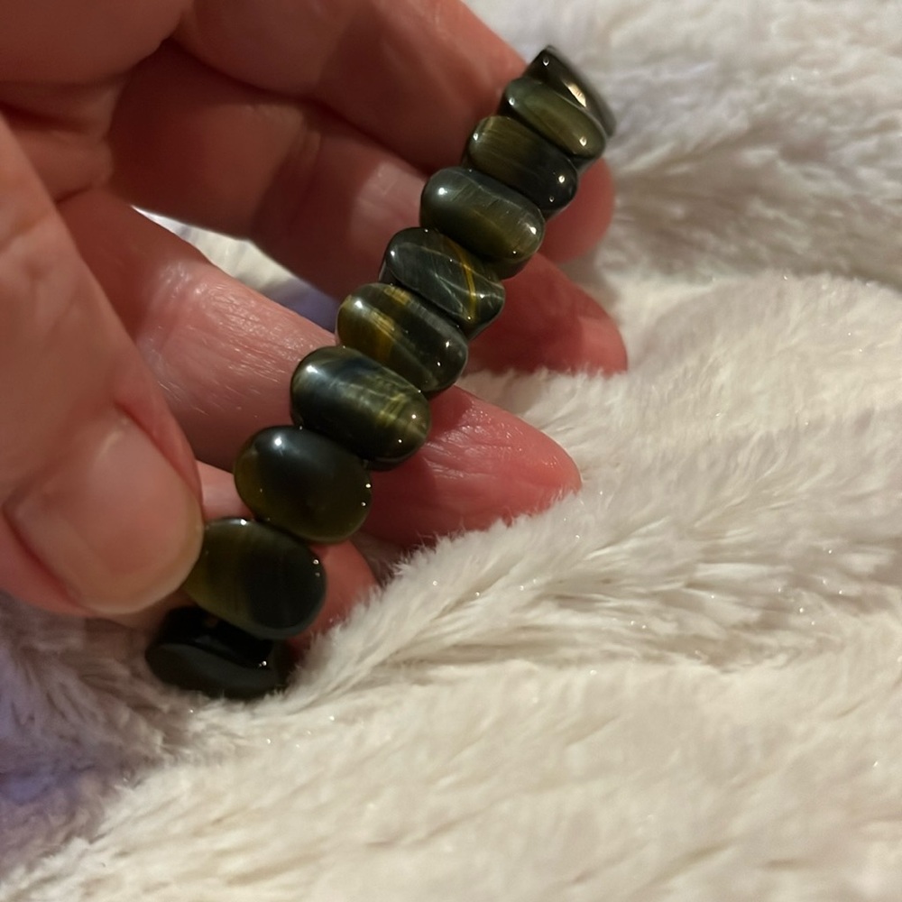 NWOT Hawk’s eye (blue tiger eye) stretch bracelet